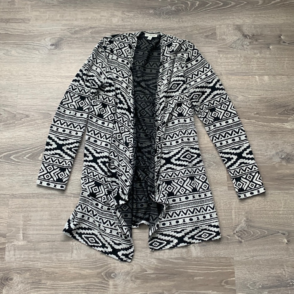 AMERICAN EAGLE Black & White Tribal Print Open Cardigan Sweater